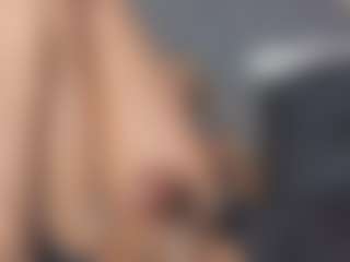 YayaHilton's Live Sex Cam Show