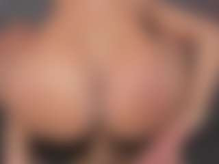 YayaHilton's Live Sex Cam Show