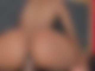YayaHilton's Live Sex Cam Show