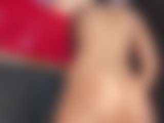 Live cam show with YayaHilton - Small Tits on liverealitysex.com