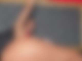 YayaHilton's Live Sex Cam Show