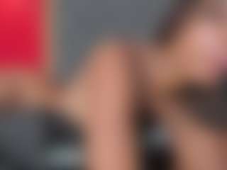 YayaHilton's Live Sex Cam Show