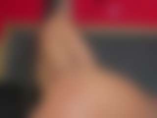 YayaHilton's Live Sex Cam Show