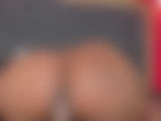 YayaHilton's Live Sex Cam Show