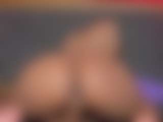YayaHilton's Live Sex Cam Show