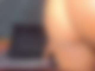 Live cam show with YayaHilton - Squirt on Camsoda