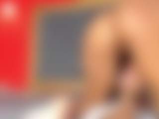 YayaHilton's Live Sex Cam Show