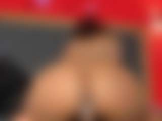 Live cam show with YayaHilton - Nipple Piercings on PervPlay.com