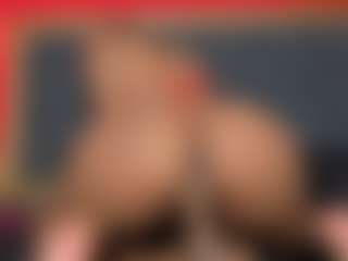 YayaHilton's Live Sex Cam Show