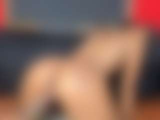 YayaHilton's Live Sex Cam Show