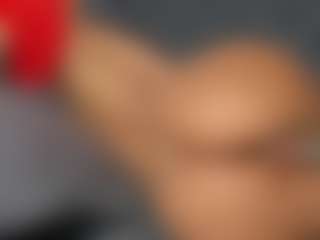 YayaHilton's Live Sex Cam Show