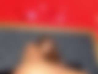 YayaHilton's Live Sex Cam Show