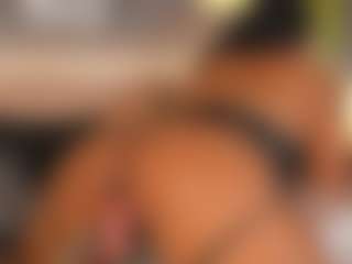 Live cam show with zaha-evans - New Lush on AdultVida.com