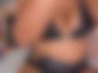 Live cam show with zaha-evans - Ebony MILF on camwithhim.com