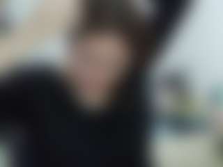 Live cam show with Curly-greeneyed - Green Eyes on SmokeAndPoke