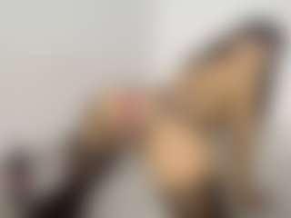 miachanel421's Live Sex Cam Show