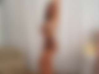 Live cam show with Scarlett Moonmuse - Striptease Latina on Dare Cams