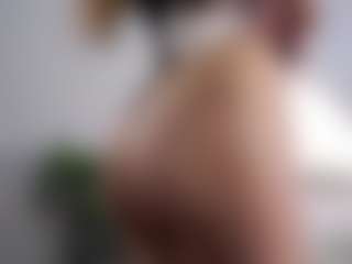 Live cam show with AvrilMassar - Cute on Camsoda