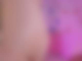 Live cam show with Dana - Shaved on Fling VIP Chat