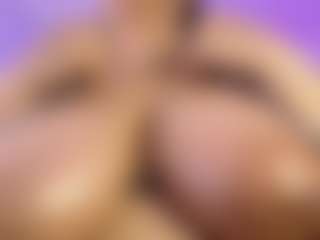 Live cam show with Dana - Butt Plug on Camsoda