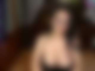 VictoriaHenao MILF webcam performer live streaming