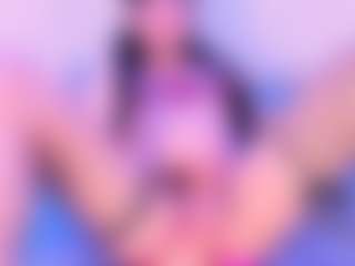 Live cam show with Violetbellarose - Latina on Camsoda