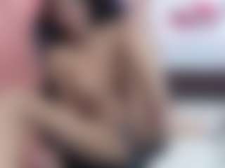 Live cam show with Thianaahorny - Athletic Ebony on Uber Horny