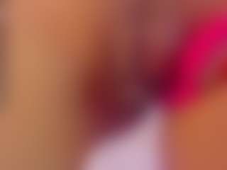 Live cam show with Vanessa - Shaved Pussy on hotwifechat.live