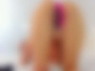 Live cam show with Vanessa - Deepthroat on Fling VIP Chat