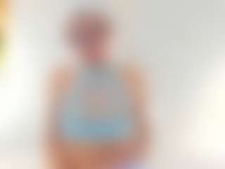 Live cam show with Vanessa - Smoking on AdultVida.com