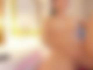 Live cam show with Vanessa - Full Nudity on Camming Site
