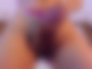 Live cam show with Vanessa - Flashing on Uber Horny