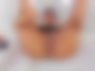 Live cam show with Vanessa - Skinny on camwithhim.com