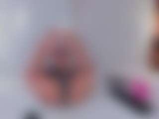 Live cam show with Vanessa - Full Nudity on SinfulBabes