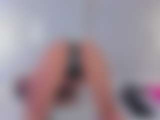 Live cam show with Vanessa - Full Nudity on livesuperchat.net