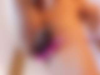 Live cam show with Vanessa - Skinny on livesexfox.com