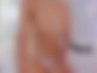 Live cam show with Vanessa - Normal on CamClone