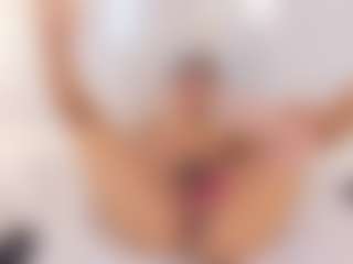 Live cam show with Vanessa - Skinny on Camsoda