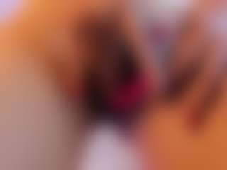 Live cam show with Vanessa - Facial on Camming Site