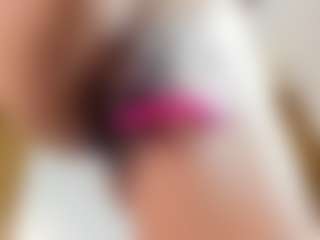 Live cam show with Vanessa - Small Tits on liverealitysex.com