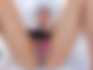 Live cam show with Vanessa - Skinny on Camsoda