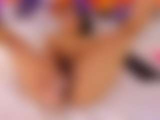 Live cam show with Vanessa - Normal on StripNow