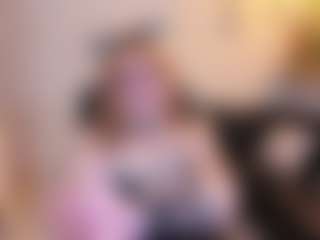 chloe-prg's Live Sex Cam Show