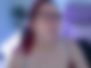 Live cam show with chloe-prg - Middle Aged on intimatelivegirls.com
