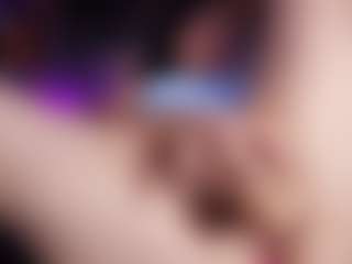lucero-wilms MILF webcam performer live streaming