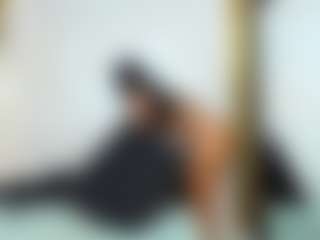 Live cam show with ciaraharrys - Petite MILF on liverealitysex.com