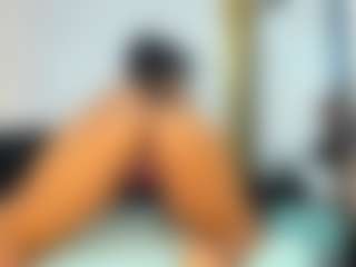 Live cam show with ciaraharrys - Tease MILF on AdultVida.com