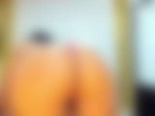 Live cam show with ciaraharrys - Shaved Pussy MILF on Camiplay Live