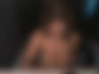 Live cam show with DakotaShelton - Living Room on CamClone