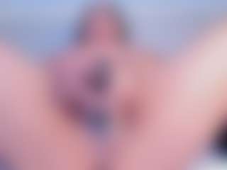 Live cam show with Julieta-Blue - Brown Eyes Curvy on crypto-cams